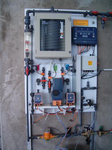 Chlorine dioxide generator